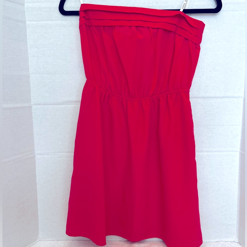 Women’s strapless dress with pockets